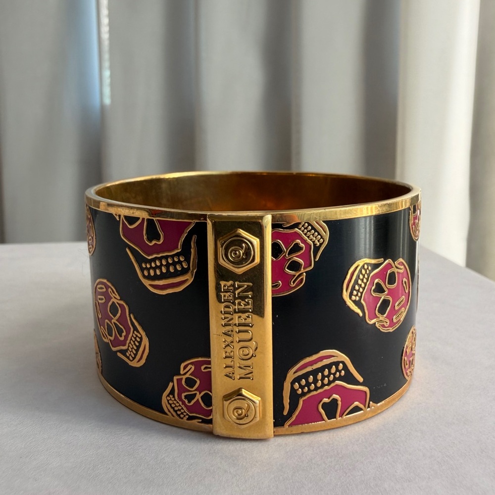 Alexander McQueen Black and Pink Skull Bangle with Gold Trim - Picture 2 of 2